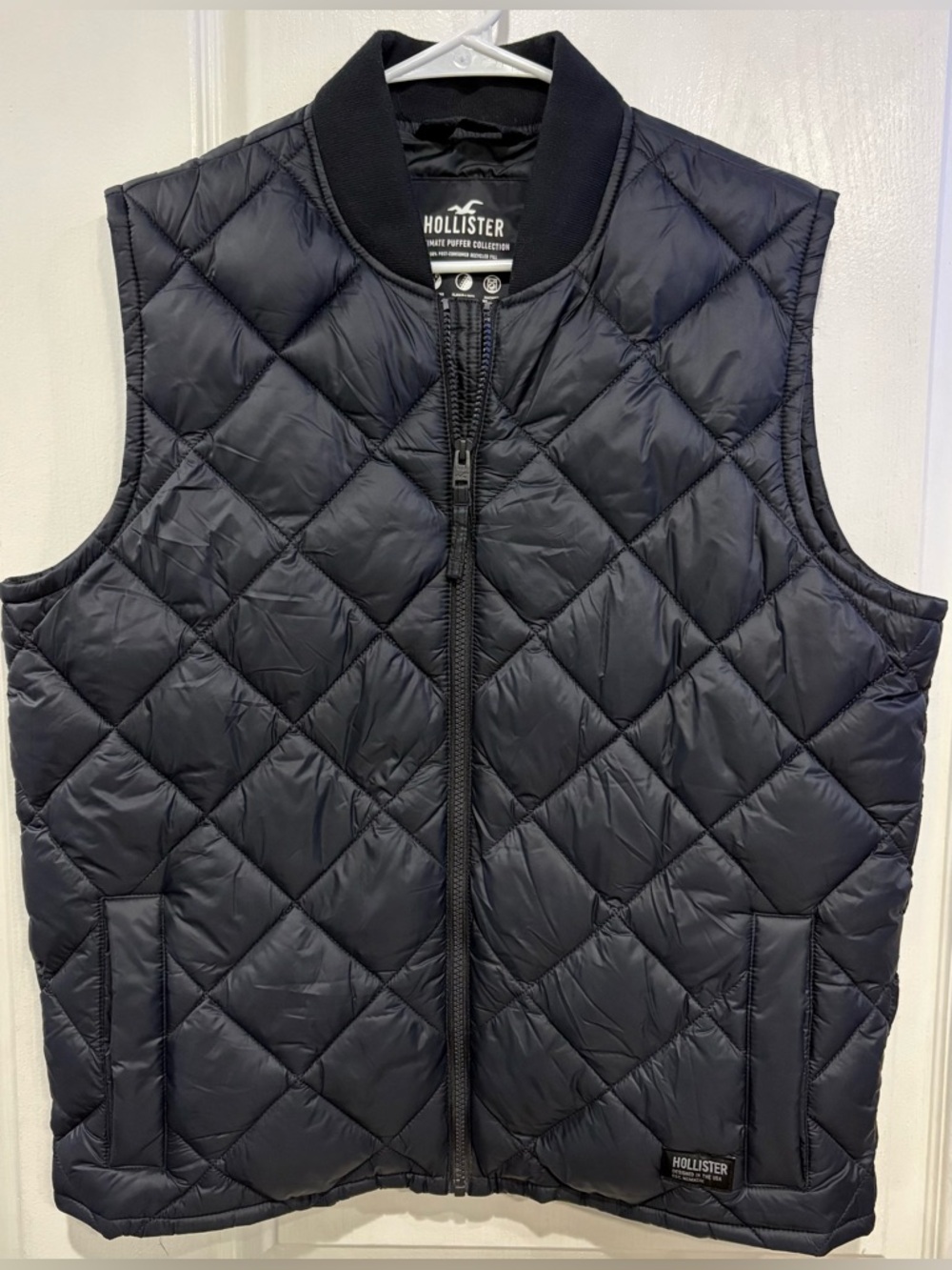 Hollister Men’s Quilted Puffer Vest Size Small Wind Water Resistant Lined Black